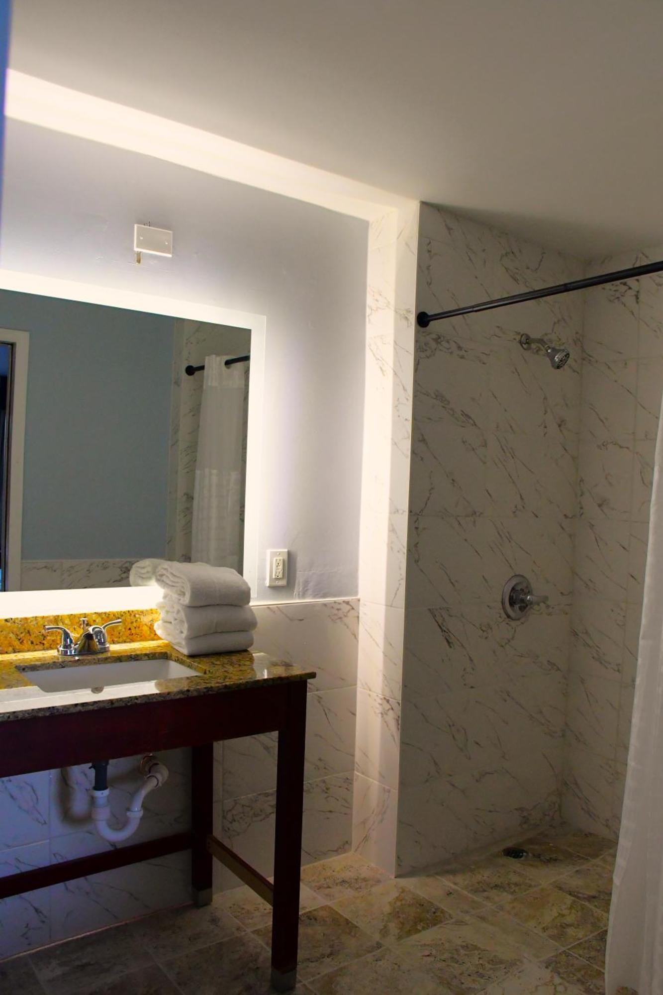 Florence Inn And Suites Ngoại thất bức ảnh